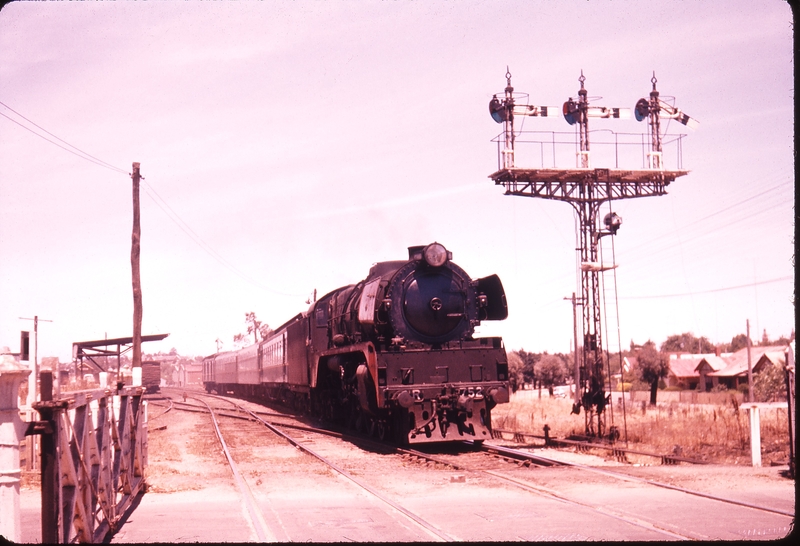 100781: North Bendigo Junction Down Swan Hill Passenger R 752