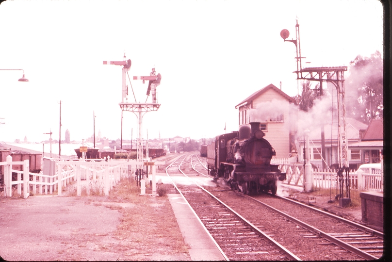 100816: Ballarat East Shunter D3 651