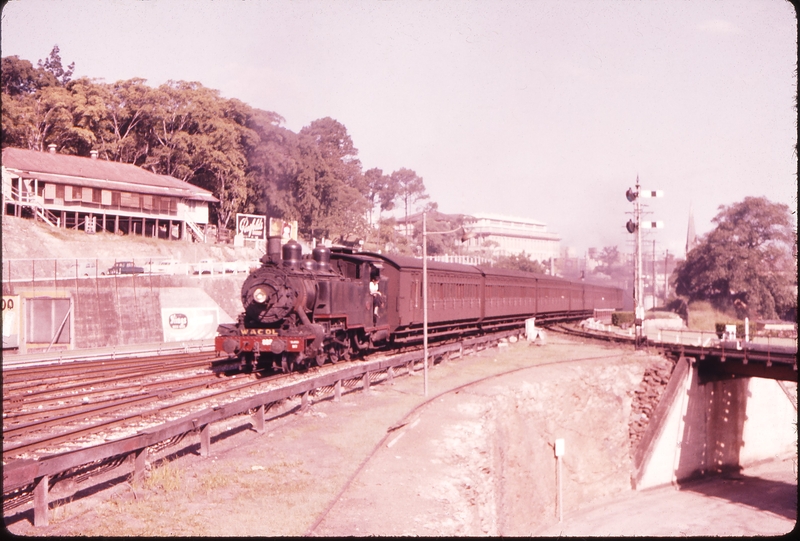 100860: Roma Street Up Suburban to Wacol D17 885