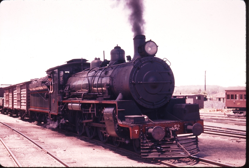 100890: Warwick Up Goods to Wallangarra B18 52