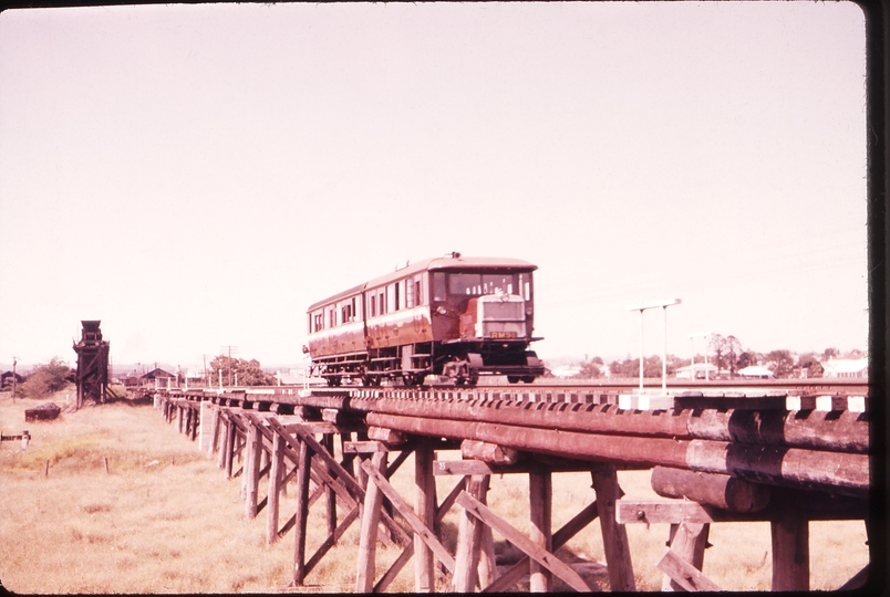 100900: Warwick Down Rail Motor RM 51 P 72