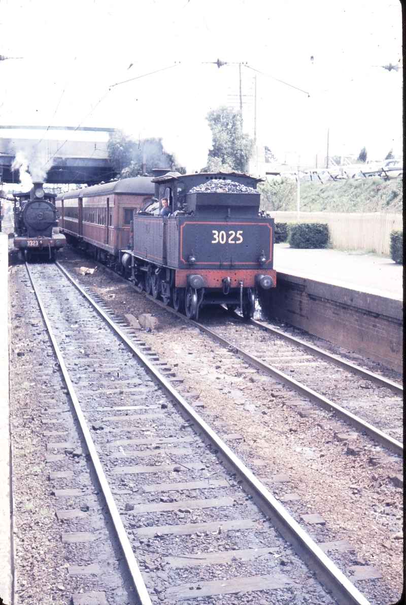 101032: Liverpool Up Suburban 3025