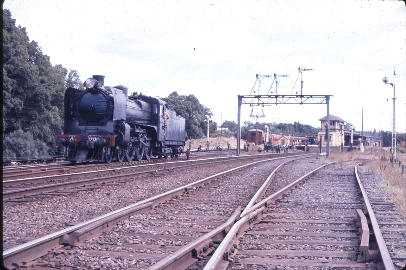 101207: Castlemaine A2 995 backing down to Down ARHS Special