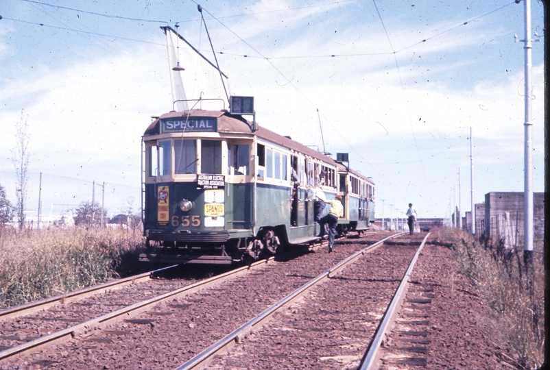 101265: Cross Country Line to Footscray Down AETA Specials W4 670 W3 655