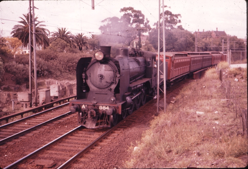 101313: Footscray Up Passenger from Bacchus Marsh A2 884