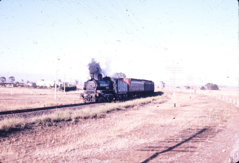 101333: Melton down end 7:14am Up Passenger from Bacchus Marsh D3 639