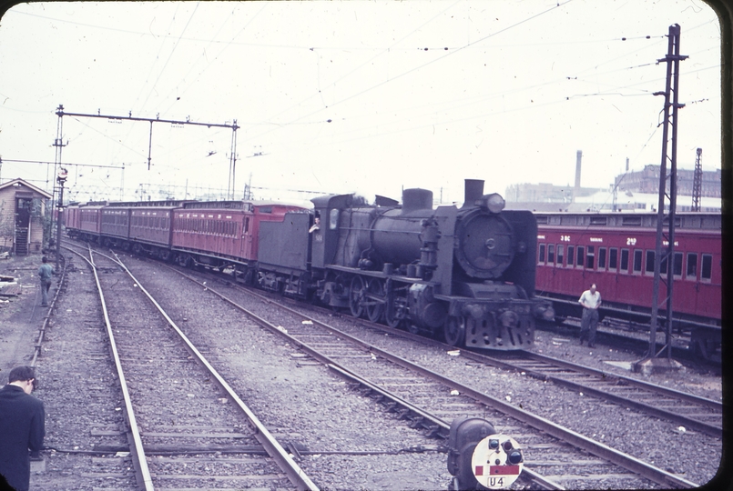 101362: Spencer Street 8:24am arrival from Bacchus Marsh N 464