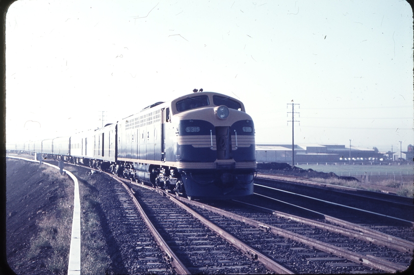 101440: South Dynon Junction First VR Standard Gauge Passenger Train S 315