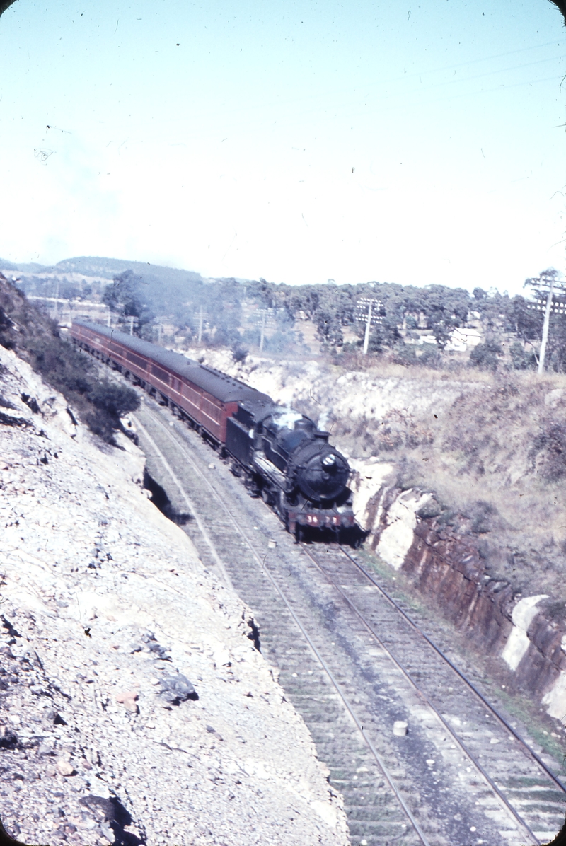 101549: Marrangaroo Tunnel up portal Down Central West Express 3673