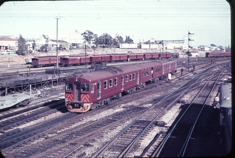 101570: Adelaide Up Suburban 327 leading