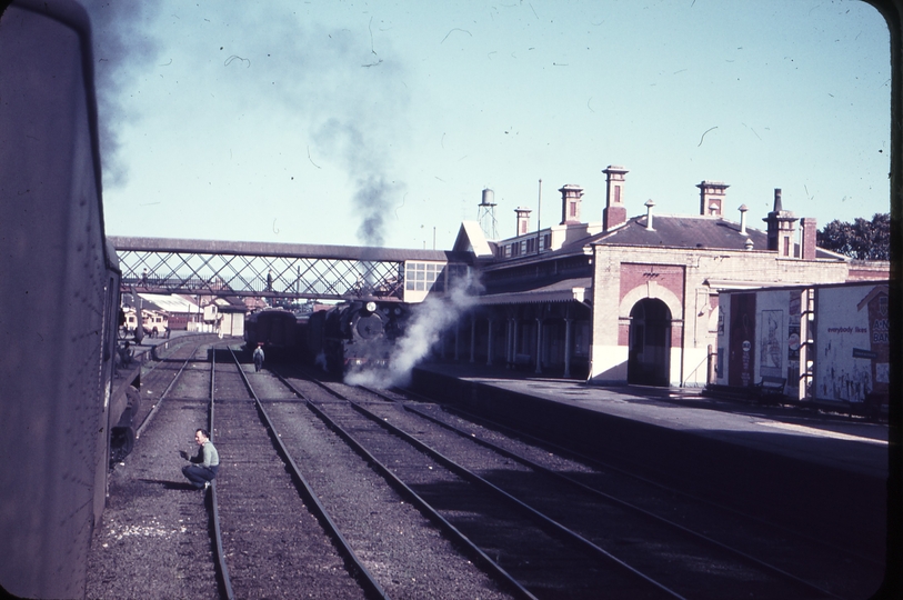 101654: Bendigo Up Swan Hill Passenger R 752 and Down Swan Hill Passenger R 711