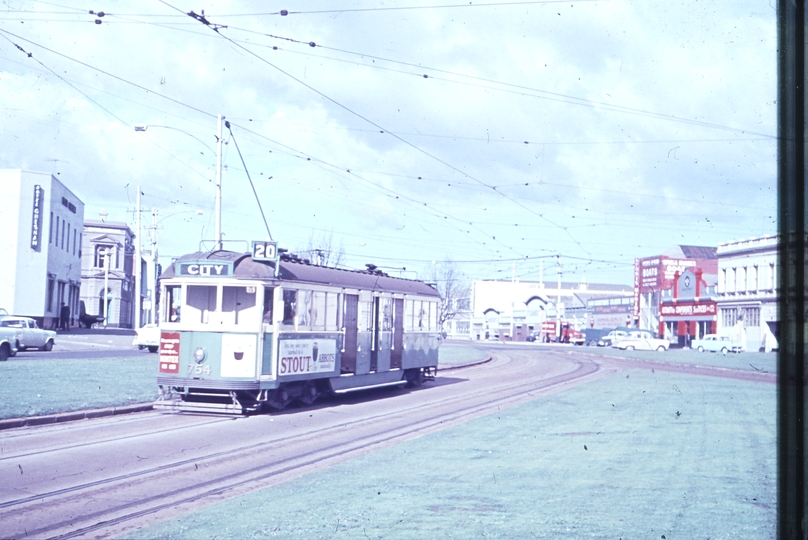 101689: Royal Parade and Flemington Road Up in Royal Parade W5 754