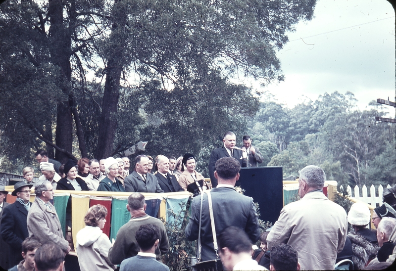 101736: Belgrave PBPS President Lon Wymond speaking at opening ceremony