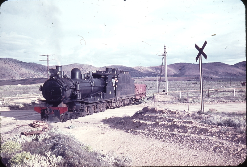 101819: Wilson T 211 shunting down mixed