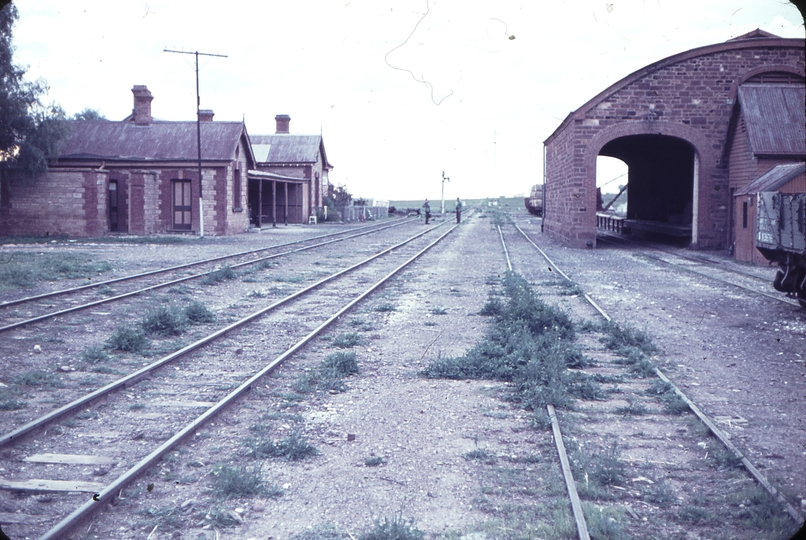 101825: Hawker Looking North