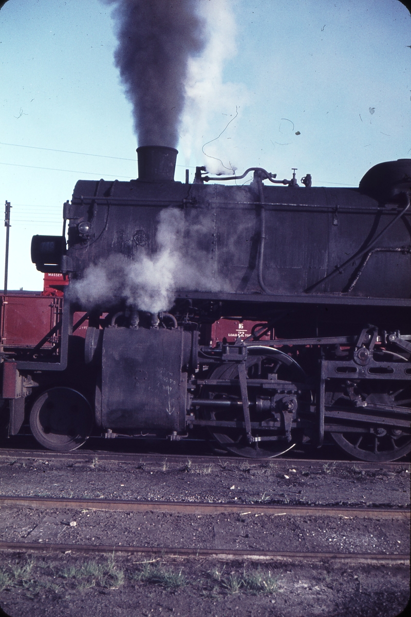 101885: Port Pirie Junction 749 showing Clyde Builders Plate