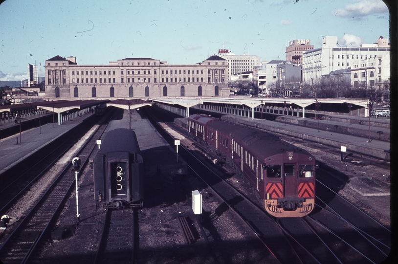 101895: Adelaide Cafeteria Car and Down Suburban 337 leading