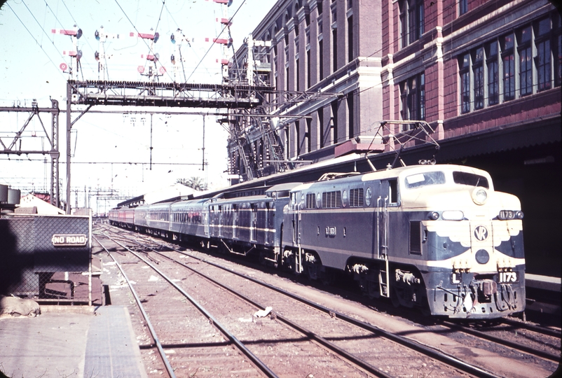 101931: Flinders Street Down Gippslander L 1173