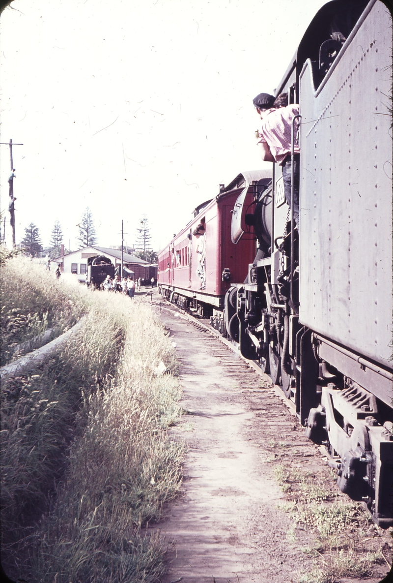 101972: Portland J 535 propelling AREA Special into Platform