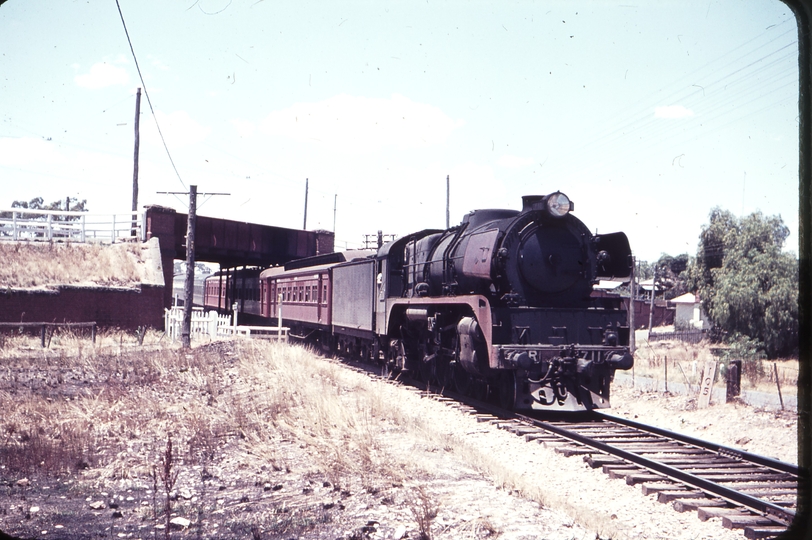 102105: Eaglehawk up side Down Swan Hill Passenger R 711