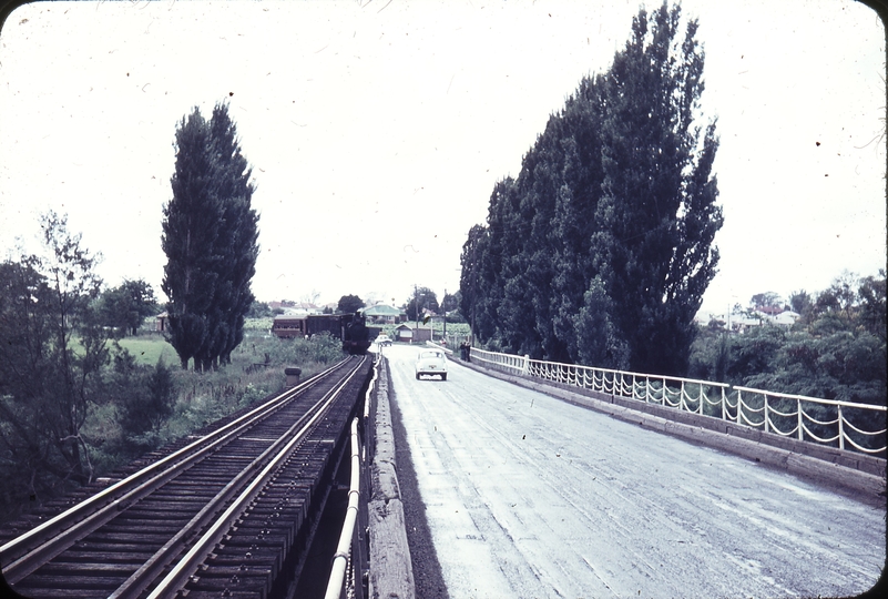 102271: Nepean River Bridge Down Mixed 3140