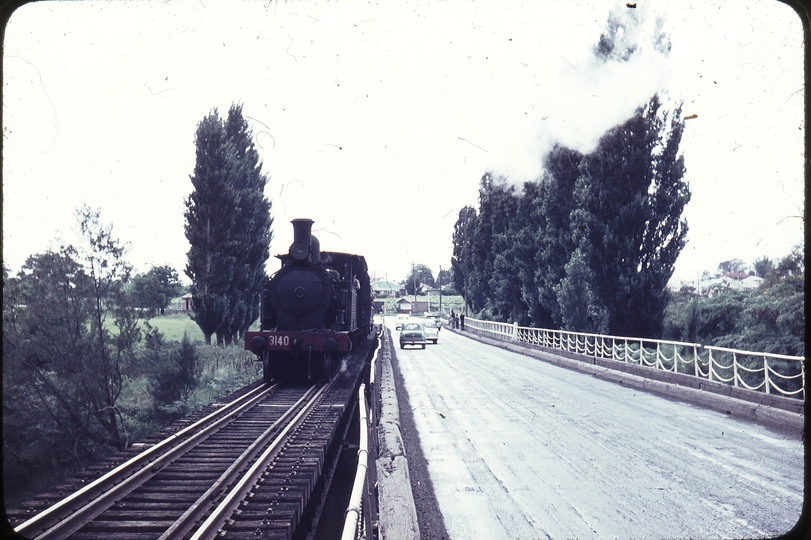 102272: Nepean River Bridge Down Mixed 3140