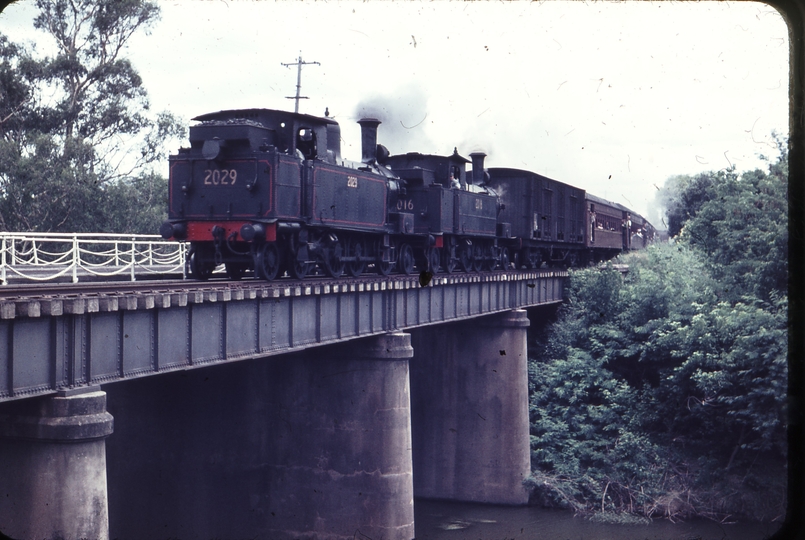 102289: Nepean River Bridge Up Mixed 2029 2016