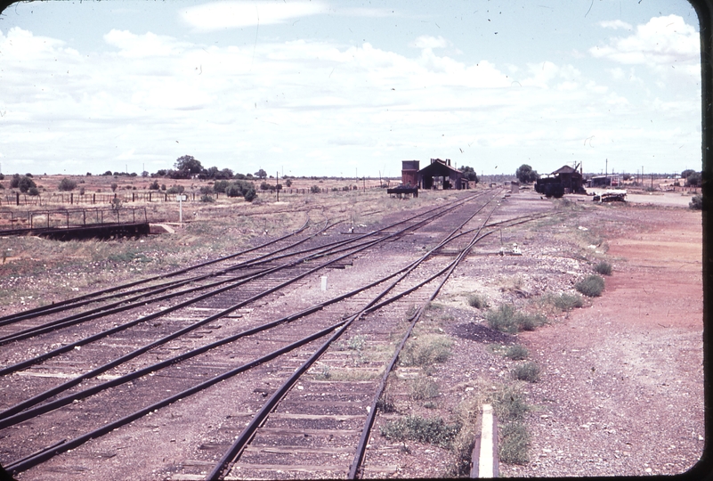 102346: Cobar Looking Up from Platform