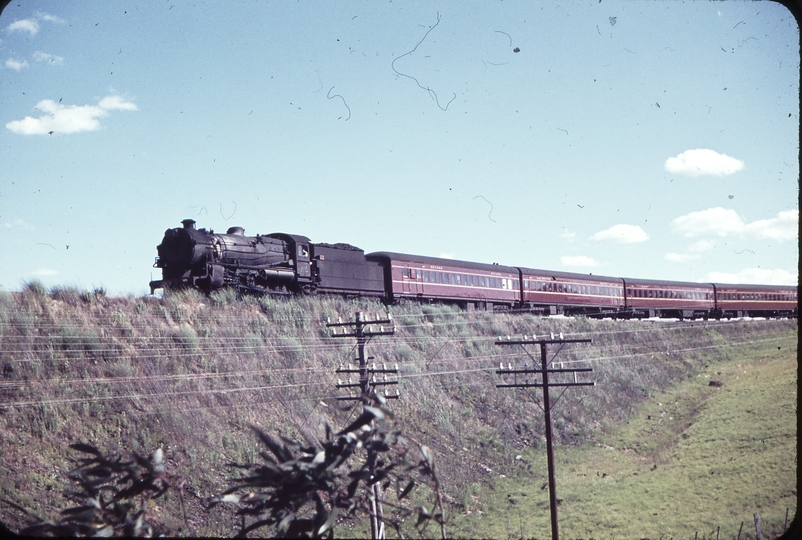 102374: Tumulla Up Central West Express 3665