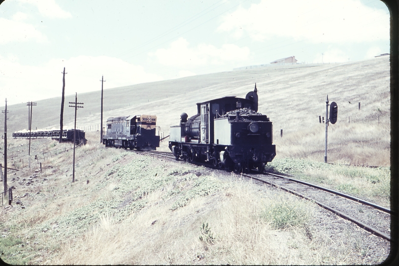 102629: Fyansford Changing Locomotives on loads D 1 for 2