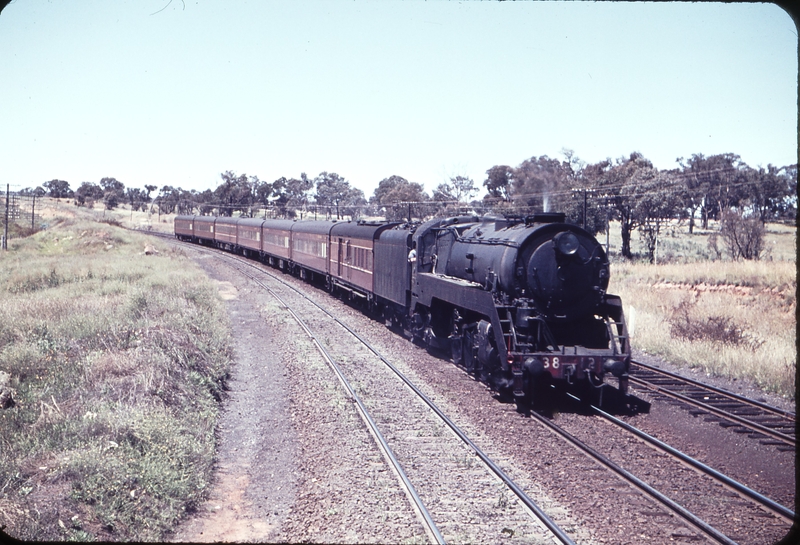 102678: Yass Junction Down Riverina Express 3812