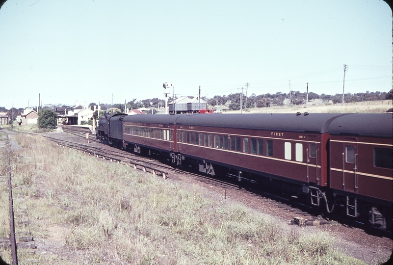 102683: Yass Junction Up Riverina Express 3828