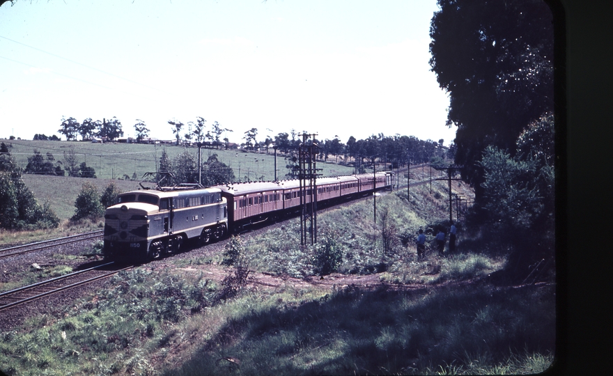 102737: Drouin down side Down Royal Tour Special L 1150