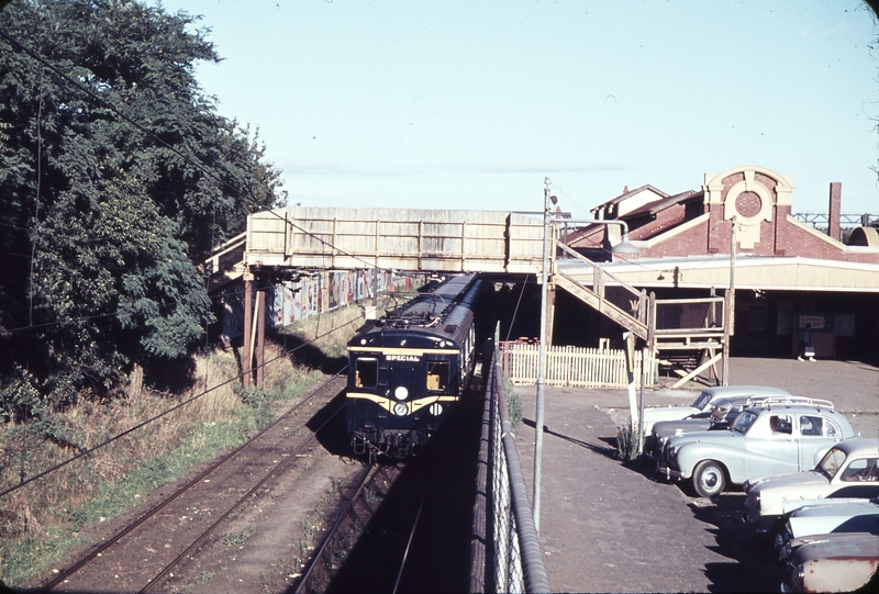 102744: Warragul Down Royal Tour Special Harris Train