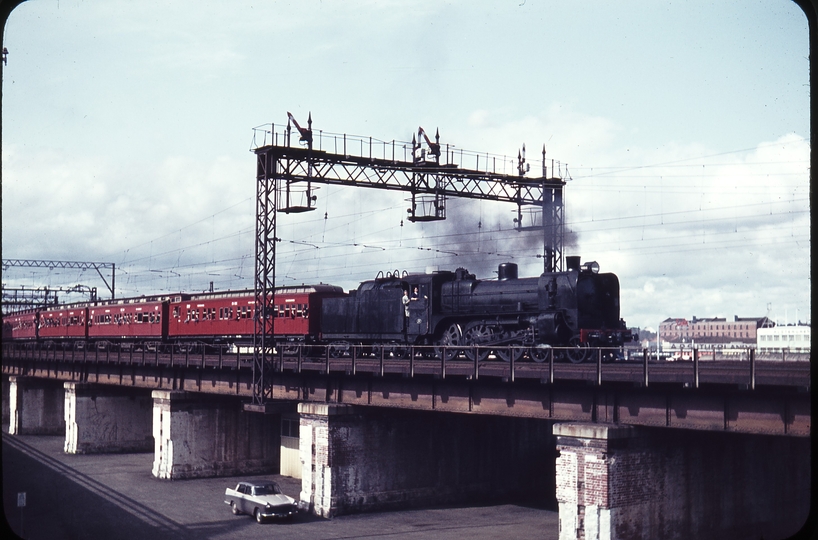 103162: Flinders Street Viaduct ARHS Special to Altona A2 986