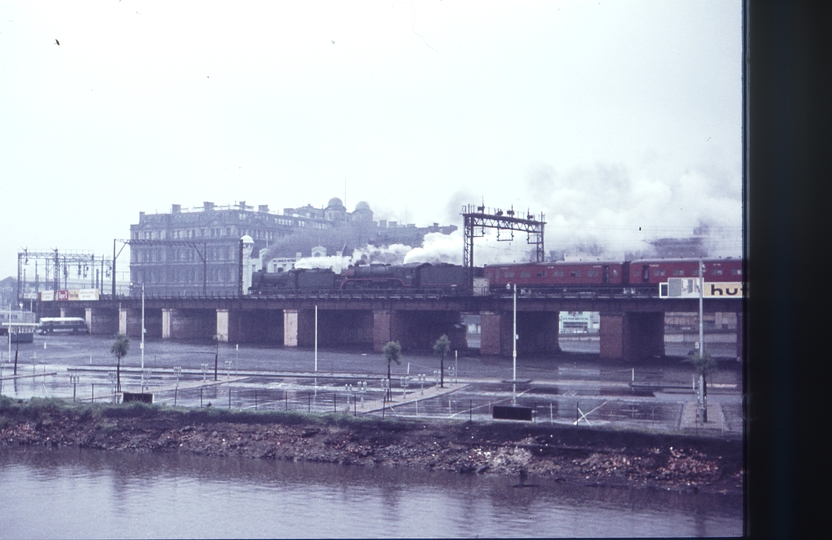 103228: Flinders Street Viaduct ARHS Special to Ballan A2 986 R 720