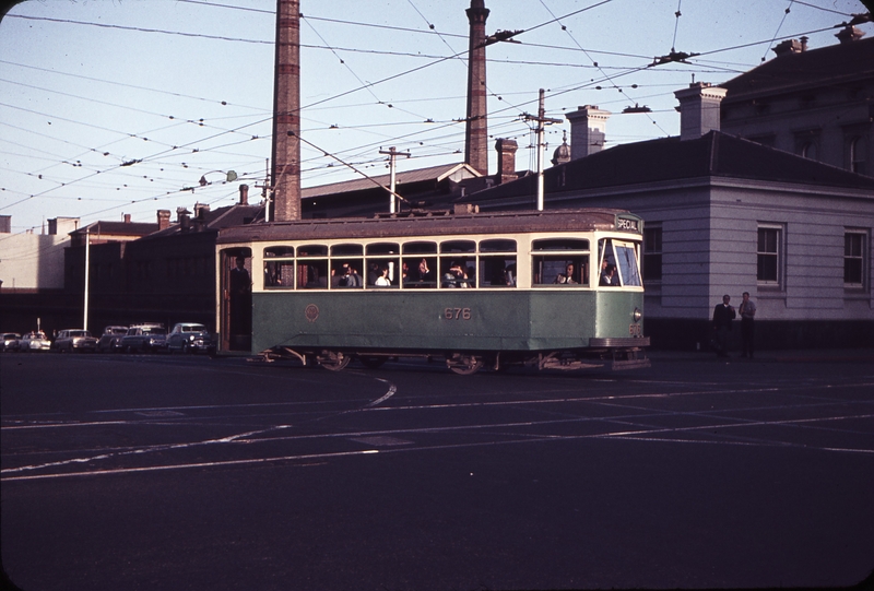 103319: Latrobe Street at William Street ARE Special. X2 676