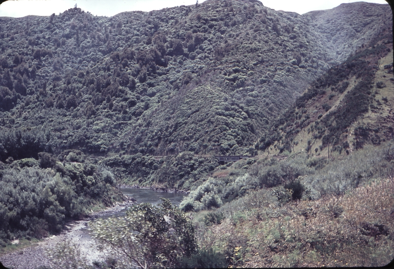 103404: Woodville - Ashurst View of Manawatu Gorge from train