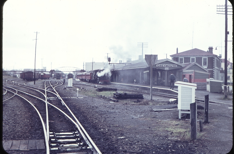 103707: Greymouth Up Express J 1232