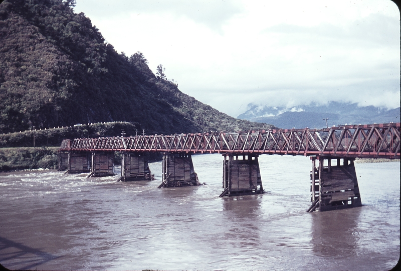 103733: Greymouth Bridge over Grey River looking North