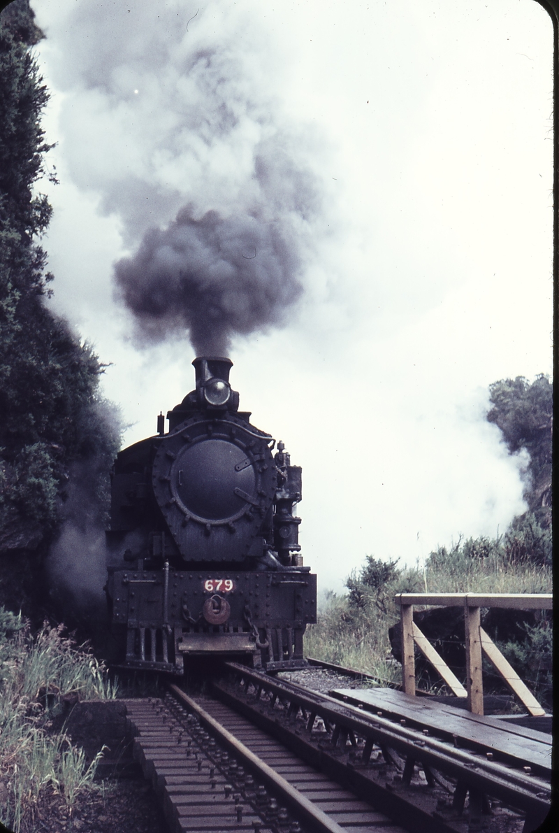 103736: Rewanui Incline No 4 Tunnel up side 6:35am Up Passenger Ww 679