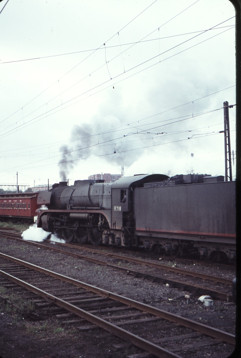 104108: Spencer Street 6:05pm Geelong Passenger R 718