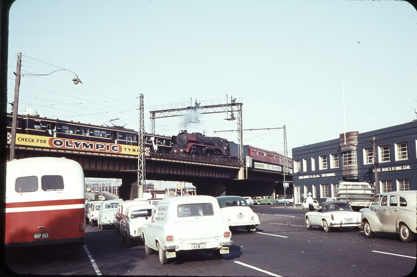 104112: Spencer Street Down School Special to Geelong R 742