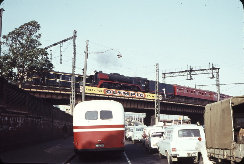 104113: Spencer Street Down School Special to Geelong R 742