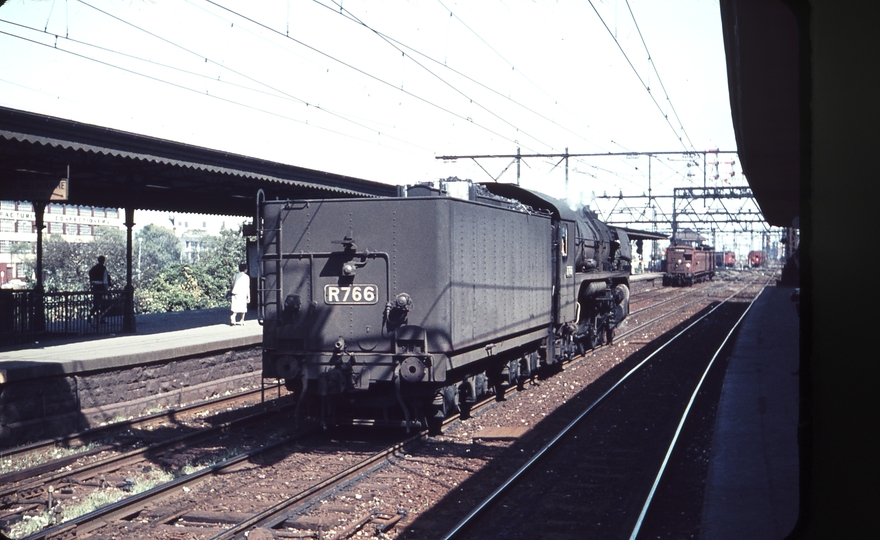 104255: Flinders Street R 766