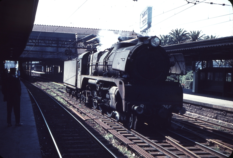 104256: Flinders Street Light Engine to Yard R 766