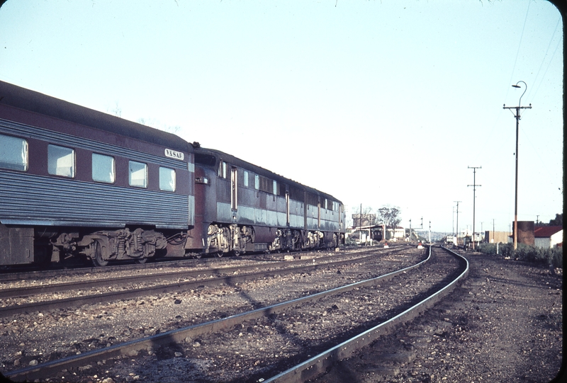 104262: Murray Bridge Up Overland Express 901 907