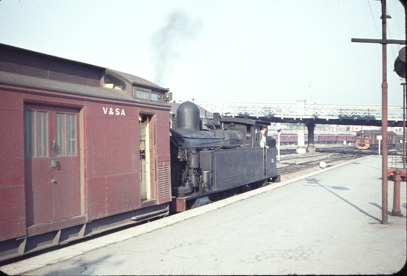 104493: Adelaide Shunter F 255