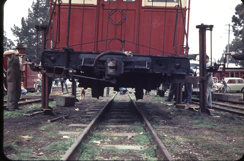 104504: Menzies Creek NBL 1 O 5 being lowered on to track