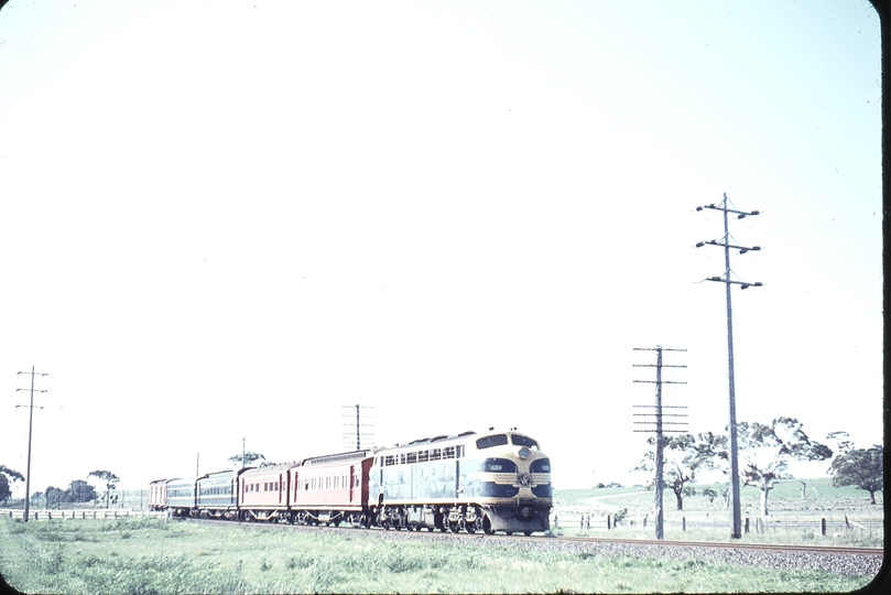 104517: Winchelsea up side Princes Highway Level Crossing 8:25am Down Passenger B 84